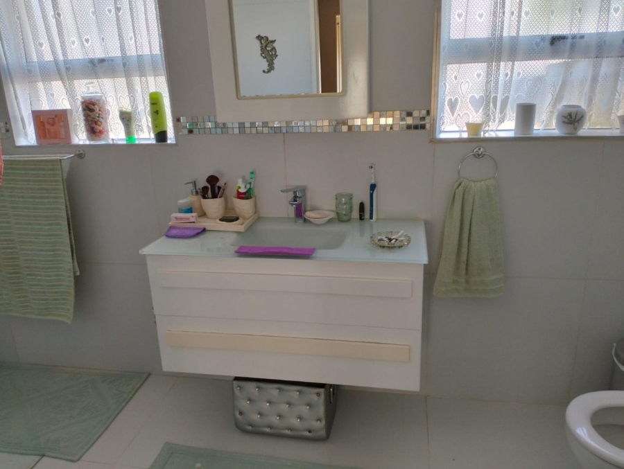 4 Bedroom Property for Sale in Hartenbos Central Western Cape